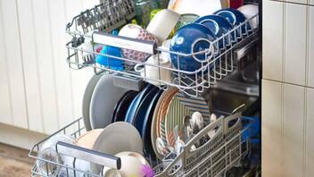 Το απόλυτο κόλπο: Καθαρίστε το πλυντήριο πιάτων με τρία απλά βήματα