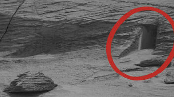 Η NASA βρήκε μία...πόρτα σε βράχο του Άρη