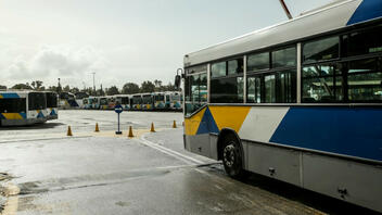 Αποσύρονται τα λεωφορεία από το αμαξοστάσιο Λιοσίων μετά τα επεισόδια