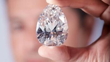 Ο Βράχος: Στο «σφυρί» το μεγαλύτερο λευκό διαμάντι που έχει δημοπρατηθεί ποτέ