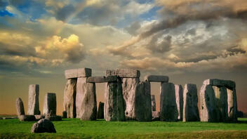Ανακαλύφθηκαν εκατοντάδες μυστηριώδεις λάκκοι στο Stonehenge