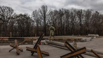 Ουκρανία: Δύο νεκροί, 19 τραυματίες σε ρωσικό βομβαρδισμό στο Χάρκοβο