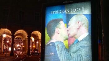 Πούτιν και Ζελένσκι "ανταλλάσσουν" φιλί στο στόμα