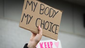 Πολωνία: Στο κοινοβούλιο η συζήτηση για την αναθεώρηση της νομοθεσίας για τις αμβλώσεις