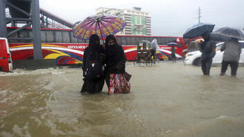 Πλημμύρες σε Ινδία και Μπαγκλαντές αφήνουν νεκρούς και εκατομμύρια αστέγους
