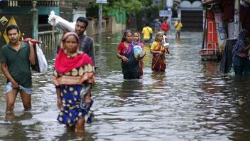 Ινδία: Βιβλική καταστροφή από τις πλημμύρες
