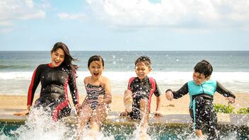 Δωρεάν μαθήματα κολύμβησης στην παραλία "Μαύρος Μώλος"