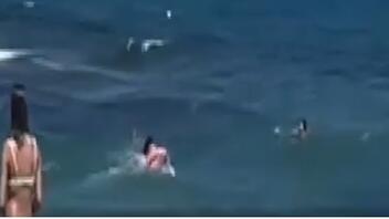 Χερσόνησος: Η μάχη με τα κύματα για να σωθεί 52χρονη - Δείτε βίντεο