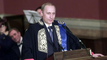 ΕΚΠΑ: Aφαιρεί από τον Πούτιν τον τίτλο του επίτιμου διδάκτορα
