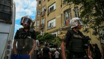 Έφοδοι της αστυνομίας και δεκάδες συλλήψεις πριν από το Pride στην Κωνσταντινούπολη