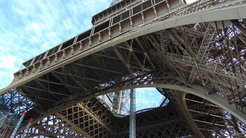 Το Παρίσι ανακτά τον τουρισμό που είχε πριν από την πανδημία
