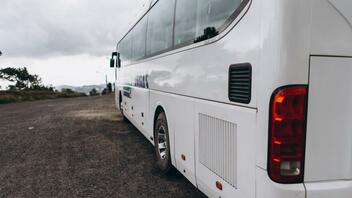 «Χειρόφρενο», λόγω ακρίβειας, στα τουριστικά λεωφορεία στην Κρήτη