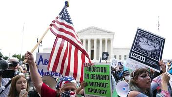 ΗΠΑ: Ο κυβερνήτης του Ουαϊόμινγκ υπέγραψε την απαγόρευση των χαπιών άμβλωσης 