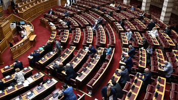  Βουλή: Υπερψηφίστηκε η τροπολογία για την επιχορήγηση του έντυπου τύπου 