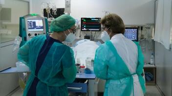 Ρεκόρ εισαγωγών στα νοσοκομεία λόγω κορωνοϊού, στην Αυστραλία