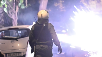 Εξάρχεια: Δύο τραυματίες αστυνομικοί από την επίθεση με μολότοφ - 33 προσαγωγές