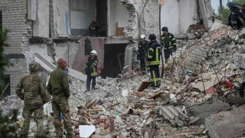 Ουκρανία: Στους 24 οι νεκροί από τον ρωσικό βομβαρδισμό πολυκατοικίας στο Τσάσιβ Γιαρ