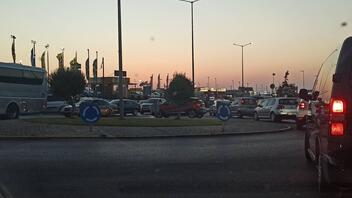 Αλαλούμ από την κίνηση έξω από το αεροδρόμιο του Ηρακλείου - Δείτε εικόνες