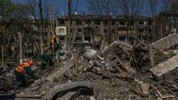 Στους 15 ανήλθε ο αριθμός των νεκρών από την κατάρρευση κτιρίου κατοικιών στο Ντονέτσκ