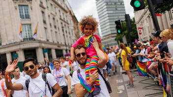 Λονδίνο: Χιλιάδες άτομα στην πολύχρωμη γιορτή του Pride 