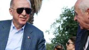 “Θύελλα” στα social media για τα γυαλιά ηλίου του Ερντογάν