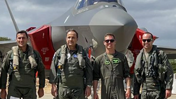 Φωτογραφίες: Ο αρχηγός ΓΕΑ μετείχε σε εναέρια μάχη εναντίον F-35 