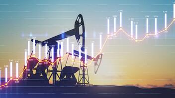 Απώλειες για το πετρέλαιο αλλά παρέμεινε πάνω από τα $100 το βαρέλι