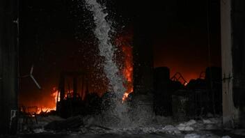 Φωτιά στον Ασπρόπυργο: Συγκλονιστικές εικόνες από το εργοστάσιο που ξέσπασε πυρκαγιά
