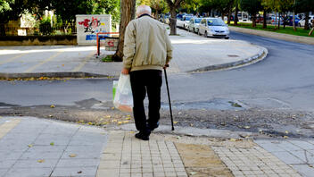 Πώς μια 53χρονη απέσπασε 40.000 ευρώ από ηλικιωμένο