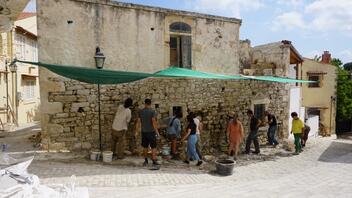 Η ομάδα Ρόδακας στην Κρήτη διδάσκει πέτρα και ξεροληθιά