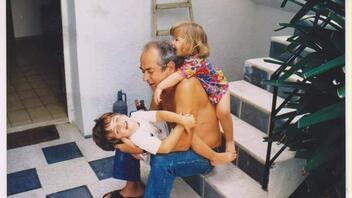 Το συγκινητικό "αντίο" της εγγονής του Δ. Αποστολάκη: "Ο δικός μου ο παππούς ήταν υπερκοπέλι"