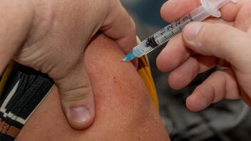 Εμβόλιο γρίπης: Ποιοι το δικαιούνται δωρεάν – Ποιοι δεν πρέπει να εμβολιάζονται παράλληλα για covid