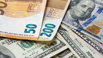 Το ευρώ ενισχύεται 0,09%, στα 1,1004 δολάρια