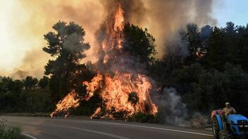 Φωτιές: Καλύτερη η εικόνα των πυρκαγιών σε Ηλεία, Κορινθία και Καβάλα 