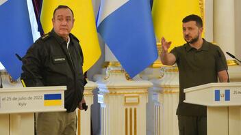  Στην Ουκρανία ο πρόεδρος της Γουατεμάλας