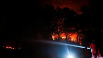 Πεντέλη: Διακοπές ρεύματος εξαιτίας της πυρκαγιάς