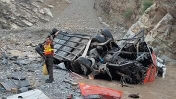 Τουλάχιστον 19 νεκροί από την πτώση μικρού λεωφορείου σε φαράγγι