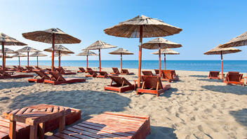Διακοπές... στην παραλία θα κάνουν φέτος οι Έλληνες