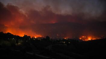 Εκκενώνεται το Νοσοκομείο Παίδων Πεντέλης λόγω της μεγάλης φωτιάς