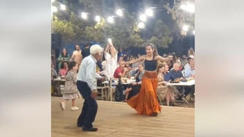 Γιώργος Κωβαίος: Ο χορευταράς παππούς από τη Σχοινούσα αποκαλύπτει το μυστικό του