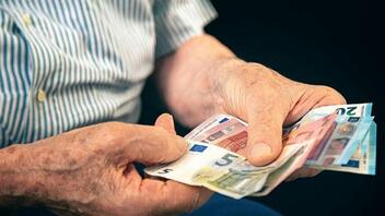 Συνταξιούχοι: Οι κερδισμένοι και οι χαμενοι από τις αυξήσεις των συντάξεων