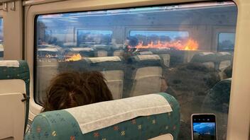 Ισπανία: Τρένο σταμάτησε εν μέσω πυρκαγιάς – Έντρομοι οι επιβάτες