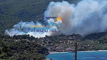 Μεγάλη φωτιά στο Πόρτο Γερμενό - Ισχυρές δυνάμεις στο σημείο