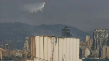 Βηρυτός: Ελικόπτερα στη μάχη της φωτιάς, μετά την κατάρρευση των σιλό