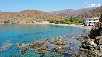 Η παραλία της βορειοδυτικής Χίου με την άγρια φυσική ομορφιά