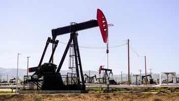 Μικρές απώλειες για το πετρέλαιο εν μέσω ανησυχιών για τη ζήτηση