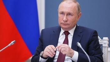 Ο Πούτιν μοιράζει επιδόματα και συντάξεις σε όσους μετοικούν από την Ουκρανία