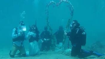 Ο πρώτος υποβρύχιος γάμος στη μαγευτική Αλόννησο είναι γεγονός