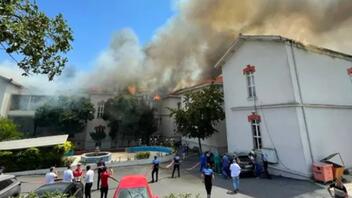 Κωνσταντινούπολη: Υπό έλεγχο η φωτιά στο ελληνικό νοσοκομείο - Σοκάρουν τα videos