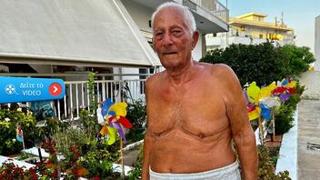 Αυτός είναι ο 92χρονος που ξετρέλανε τους πάντες με τη βουτιά του!